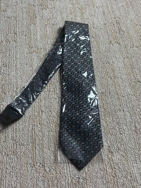 100% Silk Tie - Black and Gray